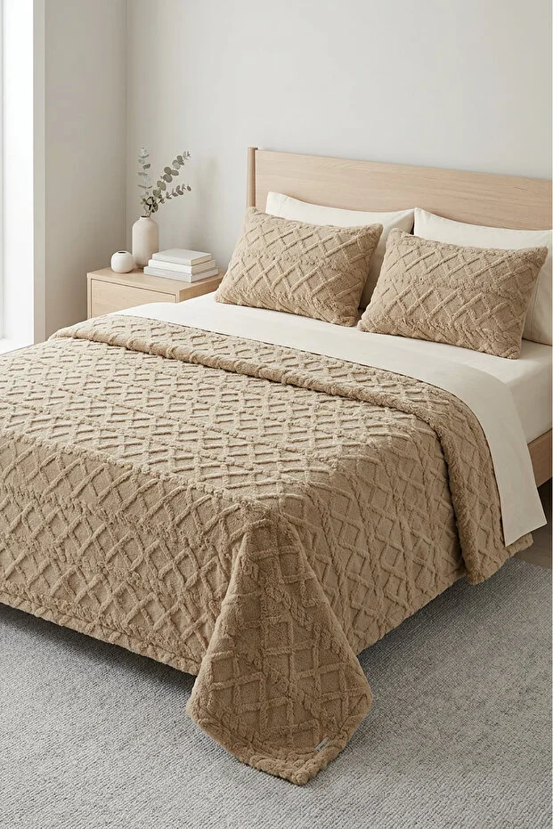 Decomia Home Chain Wellsoft Self Patterned Soft Double 3-Piece Bedspread Set (220X240+50X70 2 Pieces)
